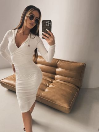 Elegantné šaty s kapucňou 👀 kúpiš iba na www.miasmi.sk