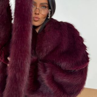 Kožuch FUZZY aj v bordovej farbe kúpiš za uvádzaciu cenu. Platí len do nedele 14.12.2025 alebo do vypredania zásob 👀 PS:...